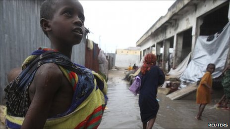 Famine refugees in Somalia suffer from heavy rains