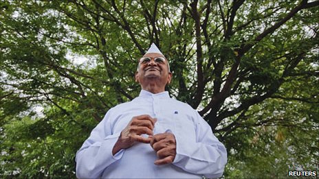 India in Turmoil : Social activist Anna Hazare in custody, begins fast