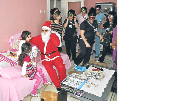 Turkey : Investigation opened for doctor helping child patient in Santa suit