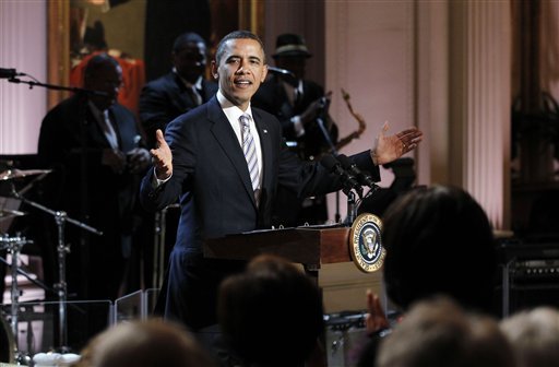 Barack Obama sings Sweet Home Chicago