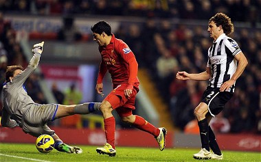 Suarez scored but Liverpool is still bad, Tottenham sucks big time, a very profitable Premier League weekend for Manchester Utd  indeed