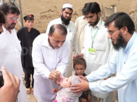 Health workers administer polio drops to a girl child in Pakistan: File pic