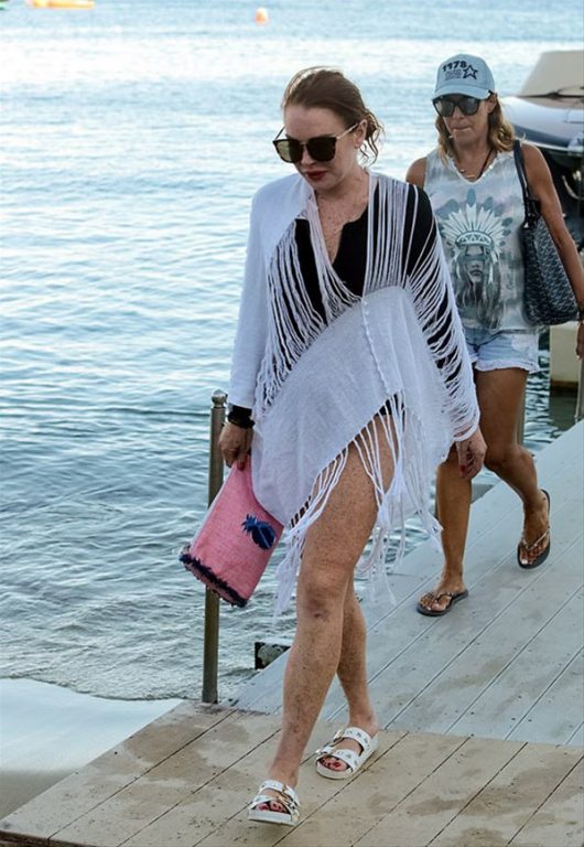 lindsay lohan mykonos