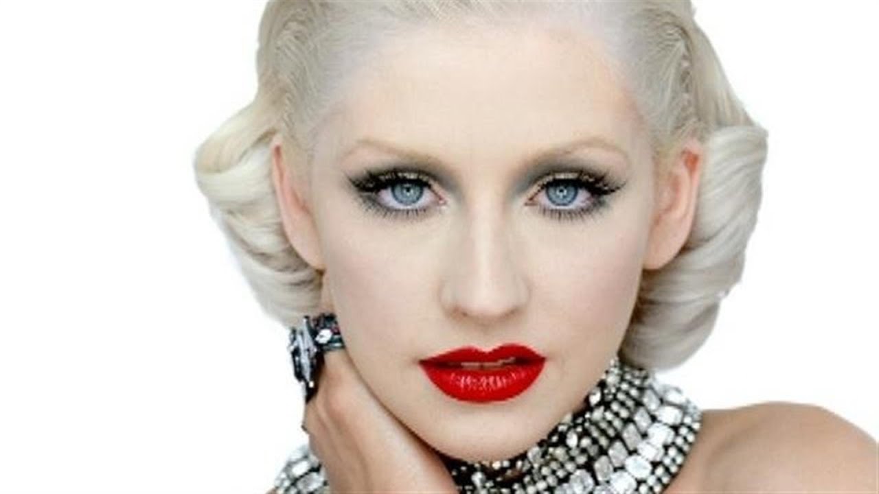 Lady GaGa oh wait, Christina Aguilera new clip "Not Myself Tonight"