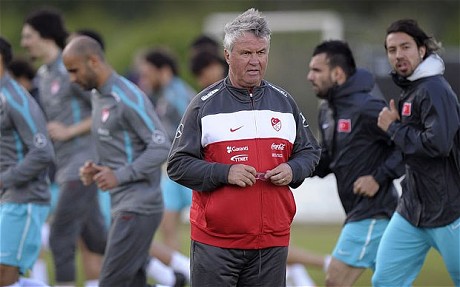 Turkey coach Guus Hiddink expecting the call from Roman Abramovich to take manager seat at Chelsea