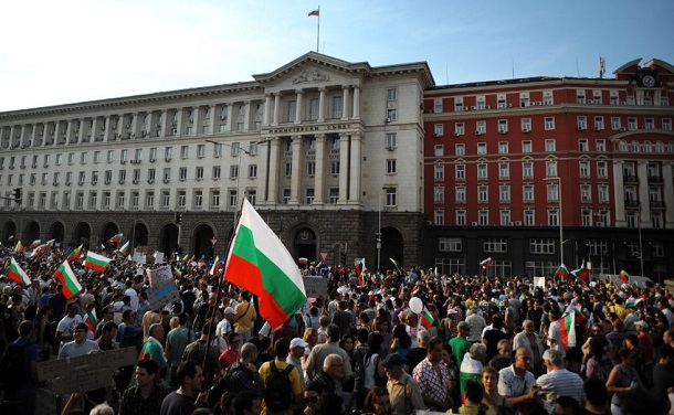 Bulgaria Elections: Government survives no-confidence vote / Breaking News