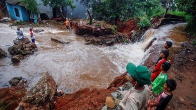 The death toll from flash floods and landslides on Indonesia's Sumatra island has risen to 21