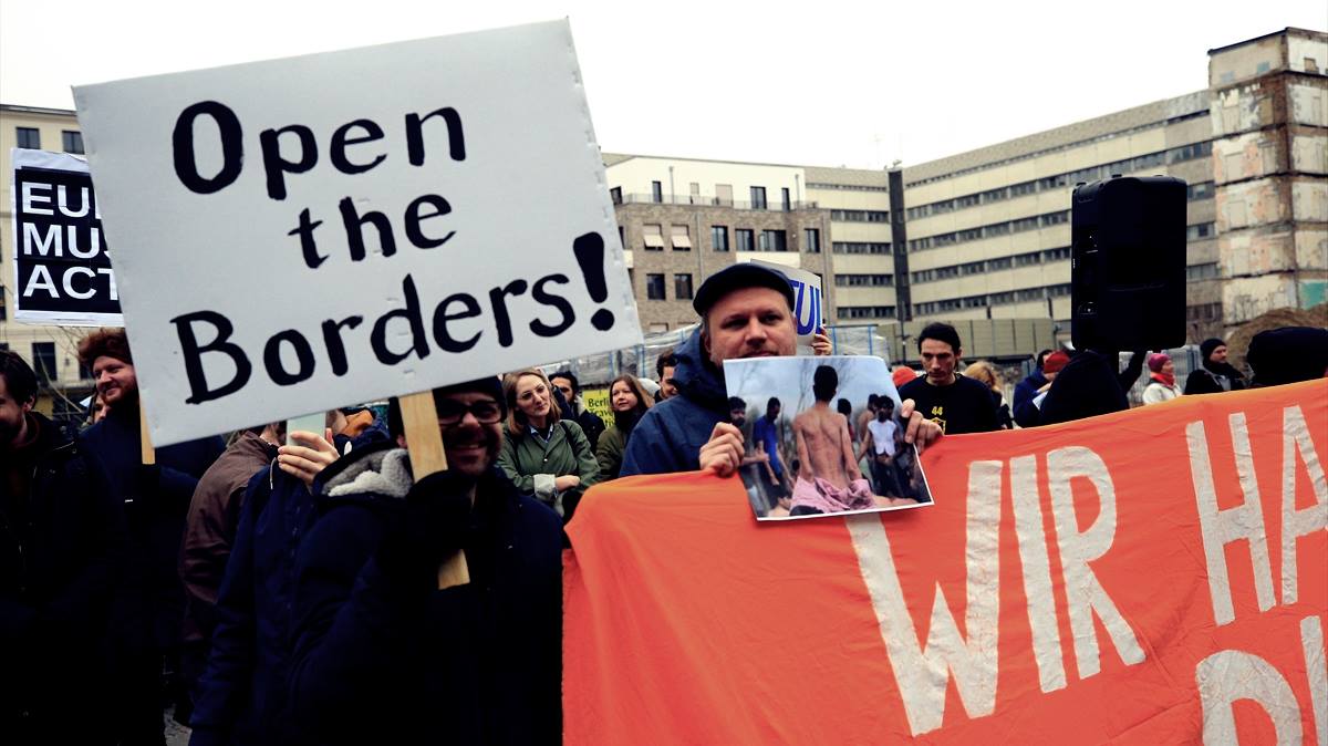 merkel micotakis protesto