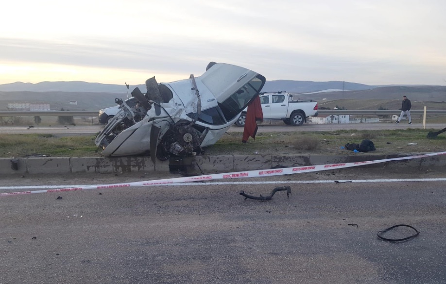 Ankara'da trafik kazası... İzinli olarak memleketi Ankara'ya giden asker, yaptığı kaza sonucunda hayatını kaybetti.