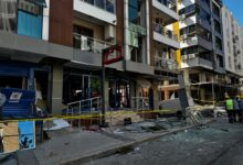 İzmir'de bir restoranda meydana gelen patlamada 4 kişi hayatını kaybetti, 20'den fazla kişi yaralandı.