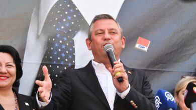 CHP Genel Başkanı Özgür Özel, "Geçim olmazsa hiç merak etmeyin yakında seçim olur" açıklamasında bulundu.