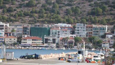 Türkiye ile Yunan Adaları arasında kapıda vize uygulaması kısa bir süre önce başladı. Çeşme-Sakız Adası seferlerine 12-13 Ekim'de ara verilince liman boş kaldı.