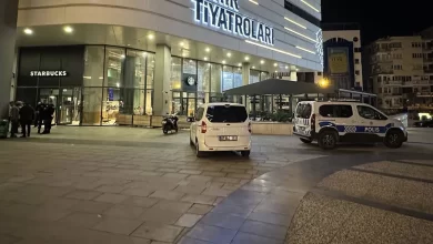 Antalya’da Starbucks şubesine yüzü maskeli bir kişi tarafından molotoflu saldırı düzenlendi.