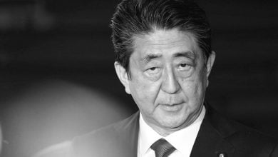 Eski Japonya Başbakanı Şinzo Abe silahlı saldırıda öldürüldü