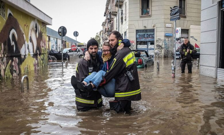 İtalya’da etkili olan sağanak yağış sebebiyle Milano'da bazı sokaklar sular altında kaldı.