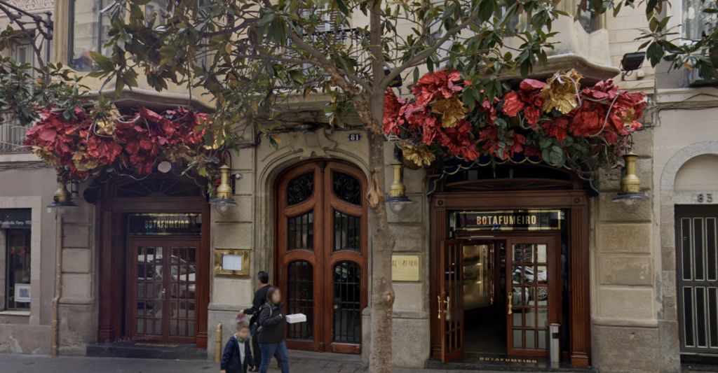 Barcelona başkanı Laporta müdavimi olduğu Botafumeiro adlı restoranda Hansi Flick'in menajeri Pini Zahavi ile mart ayında görüşüp prensip anlaşmasına varmışlardı.