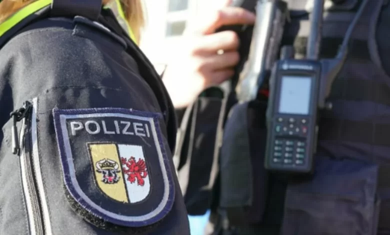 Almanya’da gençlerden oluşan yaklaşık 20 kişilik bir grubun, Ganalı iki genç kıza yönelik ırkçı saldırıda bulunduğu bildirildi.