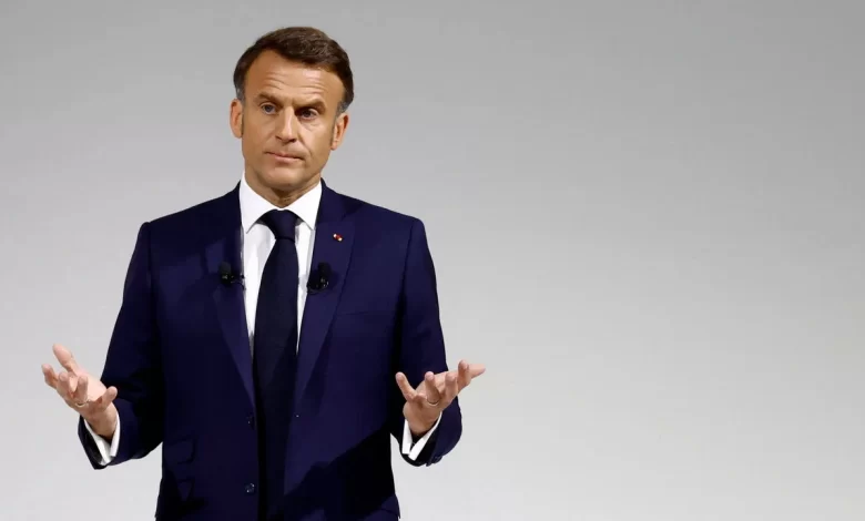 Fransa Cumhurbaşkanı Emmanuel Macron, aşırı sağcı ve aşırı solcu partilerin programlarının ülkeyi "iç savaşa" sürükleyebileceğini belirtti.