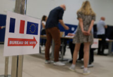 Fransa'da erken genel seçimin ilk turunda sandık çıkış anketlerine göre oylarını artıran aşırı sağ yüzde 34 ile yarışı önde götürüyor.