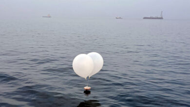 Kuzey Kore, Güney Kore'ye içerisinde çöp bulanan balonlar göndermeye devam ediyor. İki ülke arasında gerilim tırmanıyor.