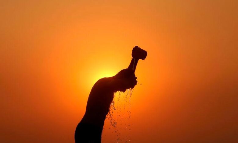 Hindistan tarihinin en sıcak günlerini yaşıyor. Küresel ısınmanın etkisiyle sıcakların arttığı Hindistan'da can kayıpları yaşanıyor.