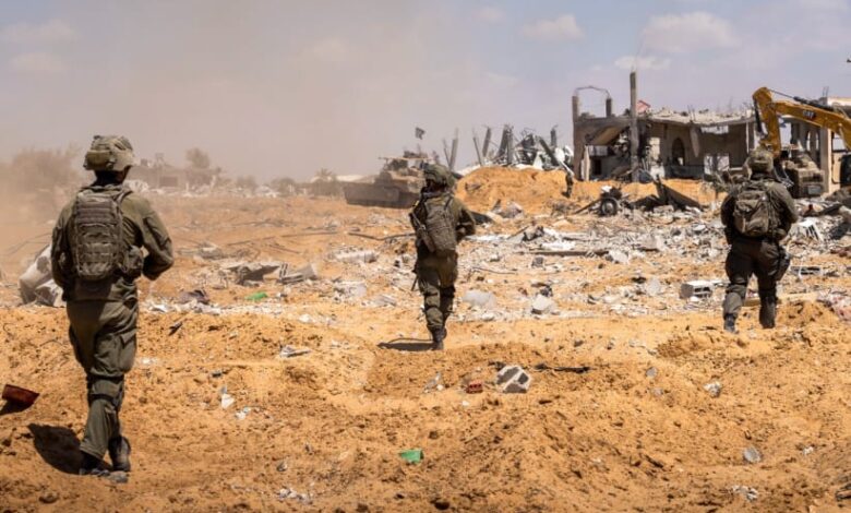 İsrail ordusu, Gazze Şeridi'nin orta kesimlerinde ve güneydeki Refah'ta saldırılara devam ediyor.