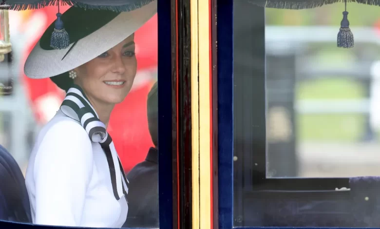 Uzun süredir kanser tedavisi gören Galler Prensi William'ın eşi Prenses Kate Middleton kameralar karşısına çıktı.