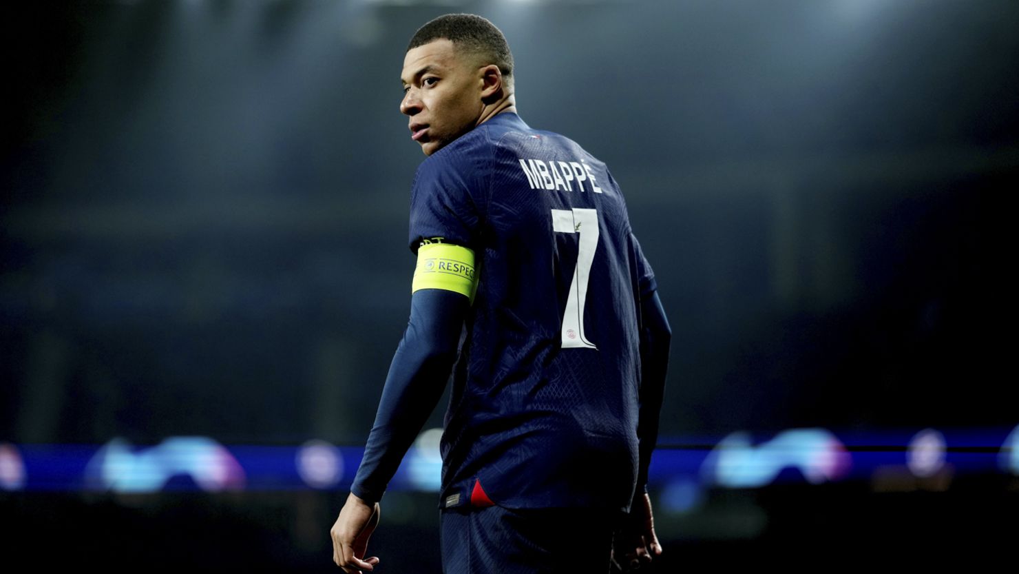 Ünlü Fransız futbolcu Kylian Mbappe, ülkesinde gerçekleşecek olan seçim öncesinde çağrıda bulundu ve "Aşırı sağa oy vermeyin" dedi.