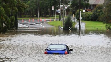 Avustralya'nın Sidney kentinde etkili olan şiddetli yağış sebebiyle sokaklar sular altında kaldı.