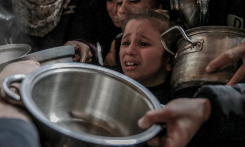 İsrail'in Gazze'ye saldırıları 7 Ekim'den bu yana sürüyor. UNICEF yaptığı açıklamada Gazze'de 10 çocuktan 9'unun açlık çektiğini duyurdu.
