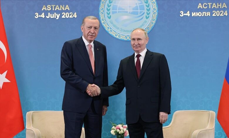 Cumhurbaşkanı Recep Tayyip Erdoğan ile Rusya Devlet Başkanı Vladimir Putin ile bir araya geldi.