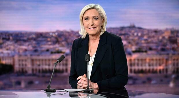 Fransa'da seçimlerin ilk turu gerçekleşti. Fransa'da aşırı sağın sandıktan önde çıkması kutlanıyor.