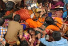 Hindistan'ın kuzeyinde bir dini toplantıda çıkan izdihamda 50'den fazla kişinin hayatını kaybettiği bildirildi.