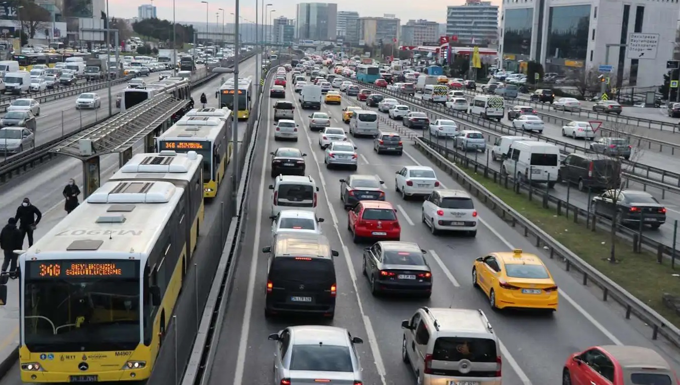 İstanbul'da toplu taşımaya yine zam!