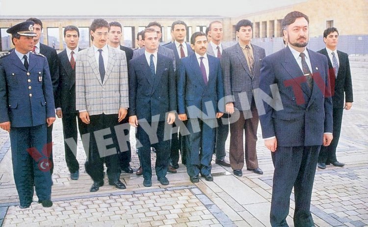 Nihat Genç, Adnan Oktar ve Acun Ilıcalı heyetinin 90’lardaki Anıtkabir ziyaretini paylaştı.