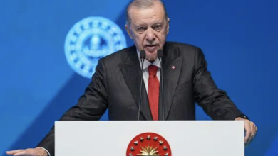 Cumhurbaşkanı Recep Tayyip Erdoğan, Kara Harp Okulu mezuniyet töreninde teğmenlerin kılıçlı yemin etmesine ilişkin, "Ordumuz üzerinden siyasi hesap görülmesine müsaade etmeyiz" dedi ve ilgili kişilerin "süratle temizleneceğini" söyledi.