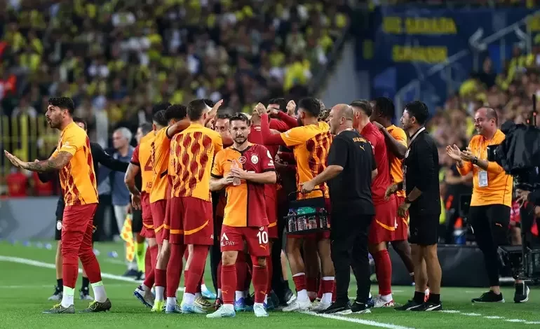 Galatasaray, Fenerbahçe'yi 3-1'le geçti