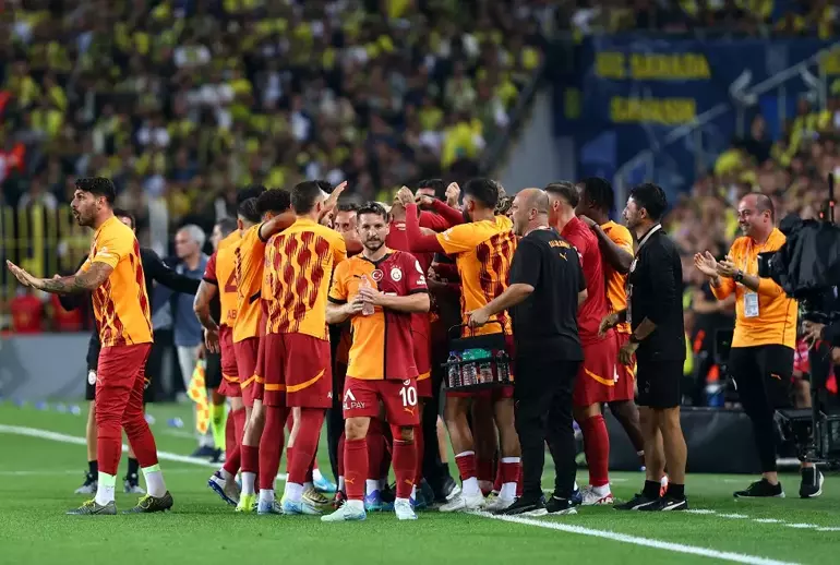 Galatasaray, Fenerbahçe'yi 3-1'le geçti