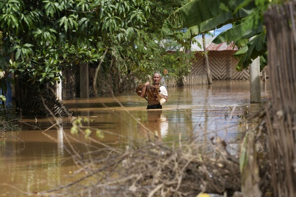 Myanmar'da etkili olar Yagi Tayfunu ülkeyi felaket alanına çevirdi. Tayfun sebebiyle şimdiye kadar 226 kişi yaşamını yitirdi.