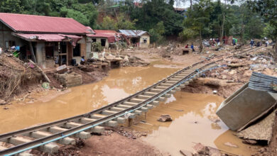 Myanmar'da şiddetli yağışlar sonucu meydana gelen sel ve toprak kaymalarında hayatını kaybedenlerin sayısı 384'e yükseldi.