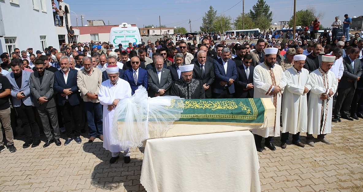 Narin Güran toprağa verildi