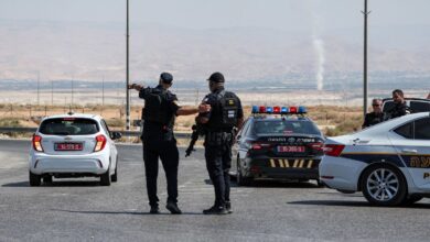 İsrailli yetkililer, Ürdün ile işgal altındaki Batı Şeria arasındaki sınır noktasında üç İsraillinin vurularak öldürüldüğünü söyledi.