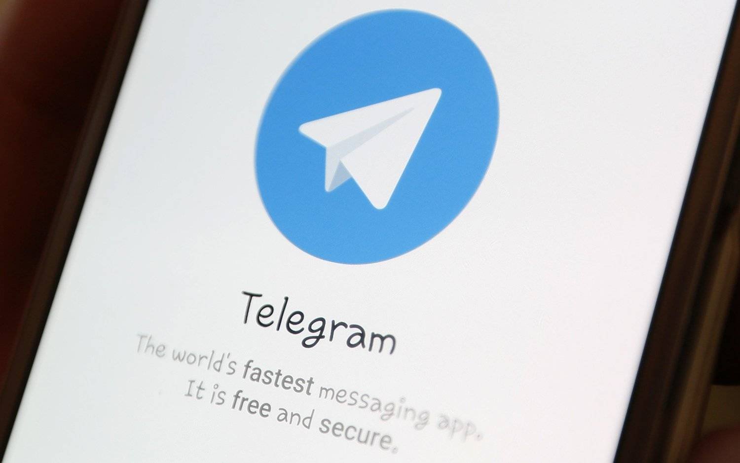 Ukrayna’da devlete ait tüm cihazlarda mesajlaşma uygulaması olan Telegram yasaklandı.