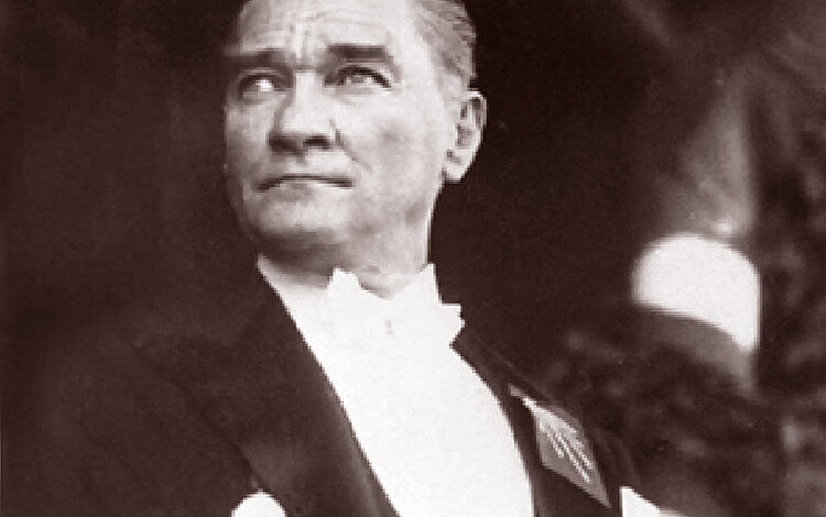 . Mustafa Kemal Atatürk’ün önderliğinde, Türk milletinin verdiği bağımsızlık mücadelesi sonucunda 29 Ekim 1923’te Cumhuriyet ilan edildi.