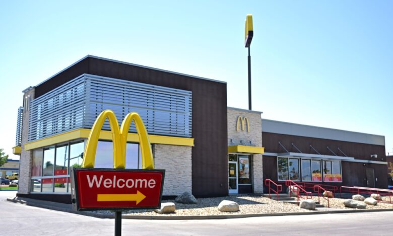 ABD’nin 13 eyaletinde McDonald’s restoranlarında tüketilen soğanlardan kaynaklandığı düşünülen E. Coli salgınında hasta sayısı 75’e çıktı.