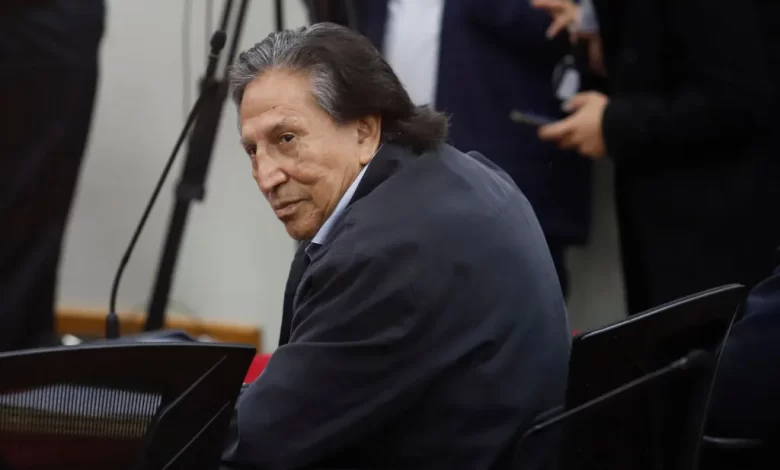 Peru’nun eski Devlet Başkanı Alejandro Toledo, yolsuzluk ve kara para aklama suçlarından 20 yıl 6 ay hapis cezasına çarptırıldı.