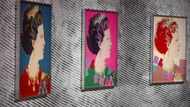 Hollanda’nın Oisterwijk kentindeki MPV Galerisi'nde, Andy Warhol’un "Reigning Queens" serisinden iki değerli portre hırsızlar tarafından çalındı.