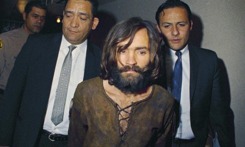 Ünlü tarikat lideri Charles Manson’un daha önce bilinmeyen cinayetleri itiraf ettiği yeni bir ses kaydı ortaya çıktı.