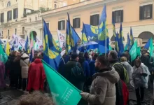 İtalyan doktorlar ve hemşireler, 2025 bütçesindeki yetersizlikleri ve hastanelerdeki güvenlik eksikliğini protesto etmek için ülke çapında greve gitti.