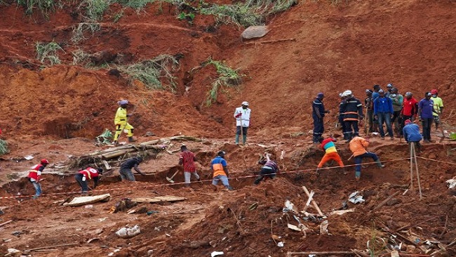 Kamerun’da şiddetli yağışların ardından gelen toprak kayması